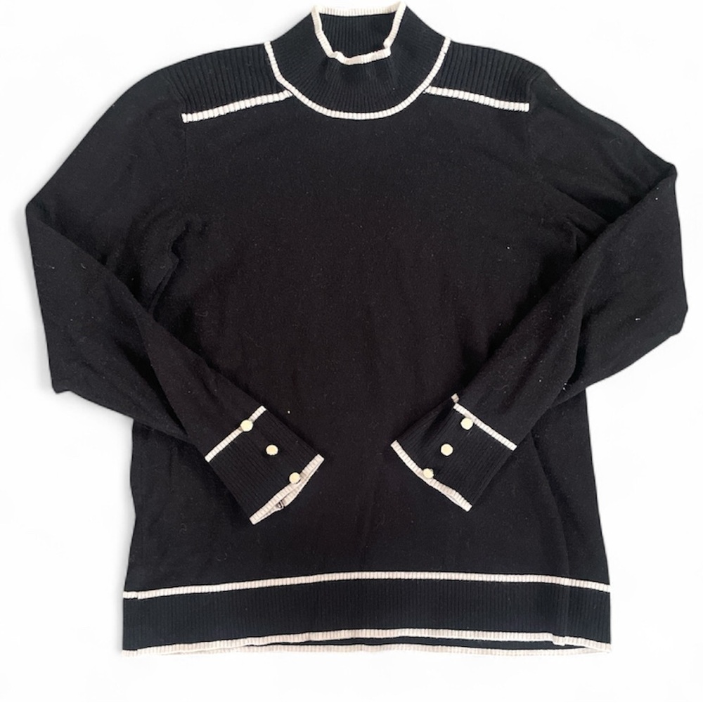 Classic Audrey Hepburn twee Black and white turtleneck old money sweater SizeM